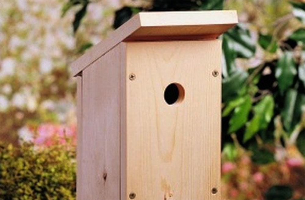 simple wood birdhouse