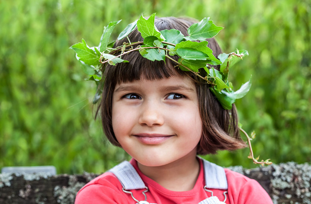 Young girl wearing a crown made of leaves